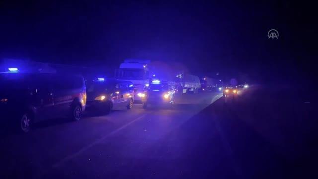 Son dakika haber... Art arda iki tırla çarpışan hafif ticari aracın sürücüsü öldü