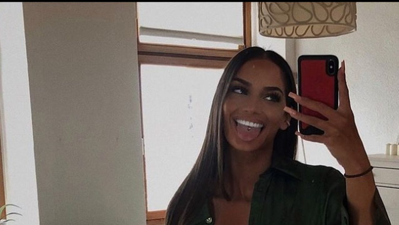 Tanja Makaric zeigt ihre krassen Bauchmuskeln