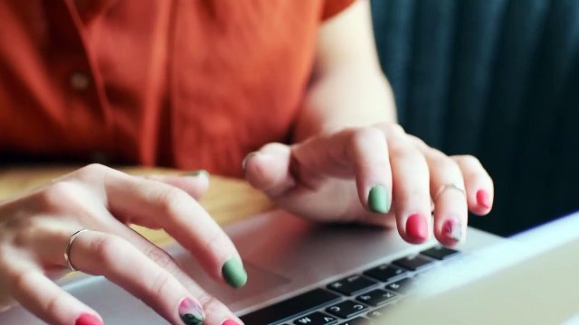 WhatsApp: empresa é condenada por expor mensagens de funcionária