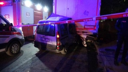 HAFİF TİCARİ ARAÇ PARK HALİNDEKİ TIR'A ÇARPTI: 1 ÖLÜ