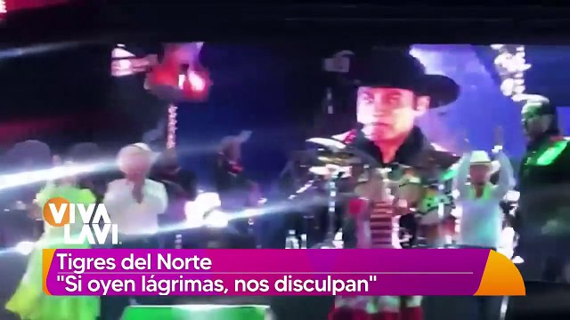 Los Tigres del Norte reciben la noticia de la muerte de su mamá durante concierto