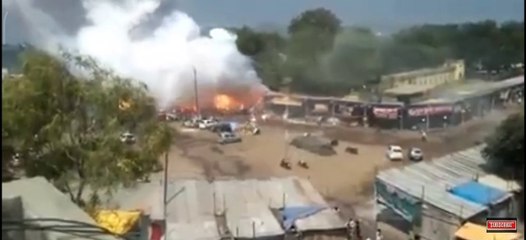 अचानक पटाखे कि गोदाम मे लगी आग लाखों का नुकसान कइ घर जल कर हुए राख