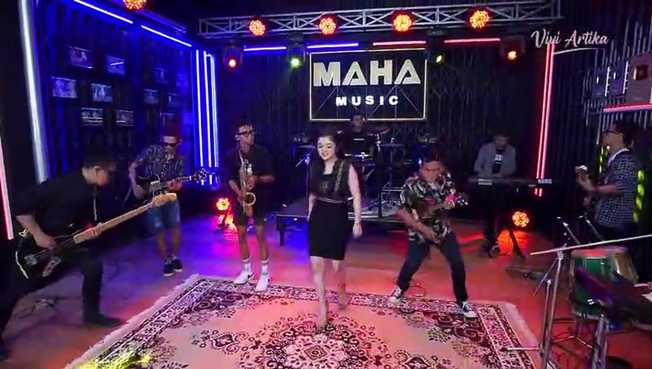 RUNTAH  VIVI ARTIKA  OFFICIAL MUSIC LIVE _480p