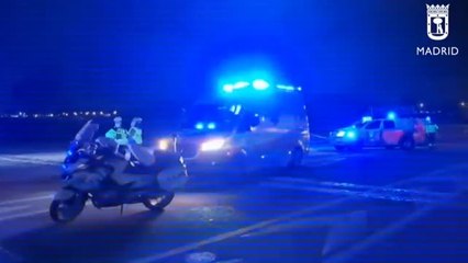 Aparatoso accidente de un coche a la salida de un peaje de Madrid