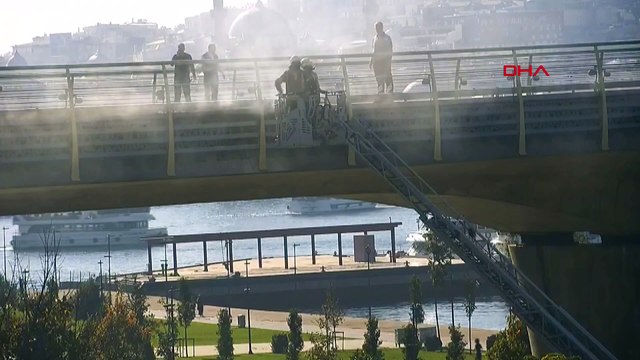 Haliç metro köprüsü üzerinde kablolar yandı: Seferler durdu