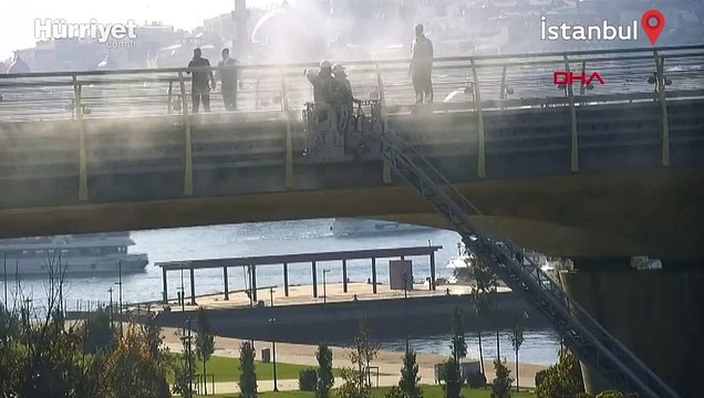 Haliç metro köprüsü üzerinde kablolar yandı