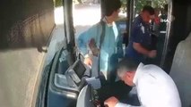 Sağlık çalışanı ve otobüs şoförü kalp krizi geçiren yolcu için seferber oldu