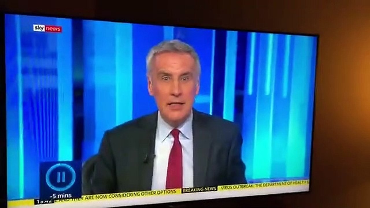 Rishi Sunak becomes the first prime minister who can ‘magically change the colour of ring binders’