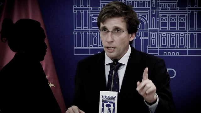 Almeida llama delincuente a Isa Serra y acusa a Pablo Iglesias de acosar a la Policía Municipal