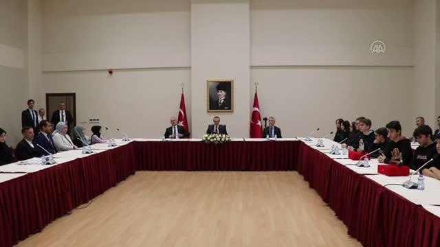 Yarışmalarda dereceye giren öğrenciler ödüllendirildi