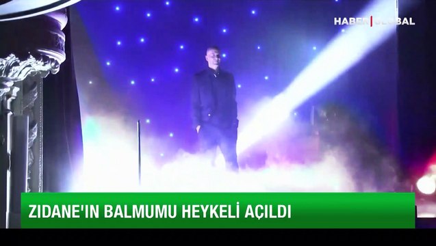 Zidane balmumu heykeliyle birlikte poz verdi