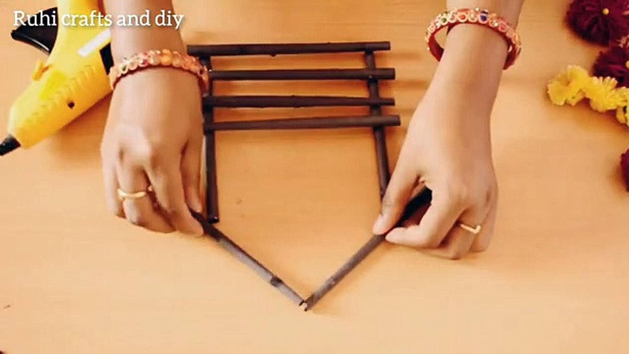 Diy woolen flower crafts/paper flower wall hanging/easy home decors/Origami flower/woolen crafts