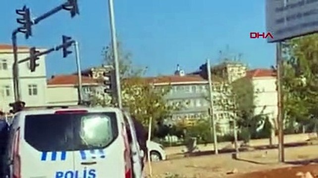 Akrabalar okul önünde çatıştı, arada kalan iki öğrenci hayatını kaybetti