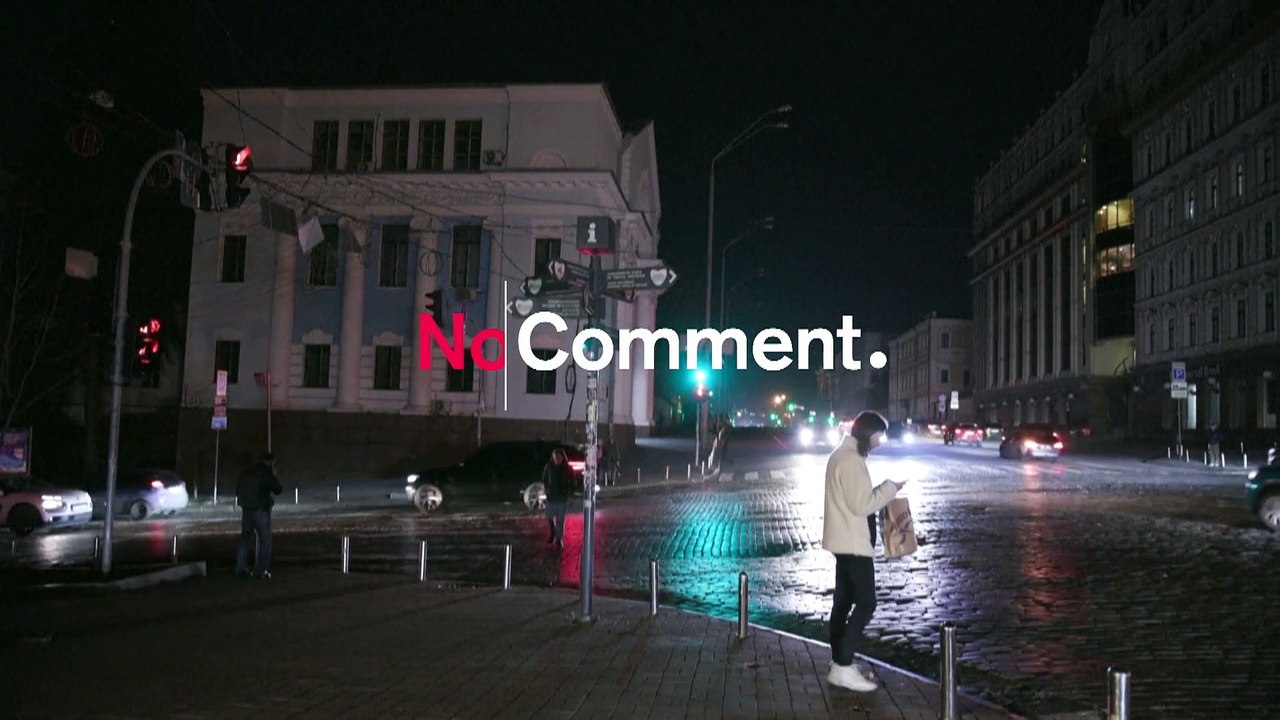 Candlelight-Dinner einmal anders: Essen gehen in Kiew in der Dunkelheit