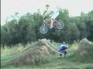 BMX Videos - BMXer Traps Balls in wheel