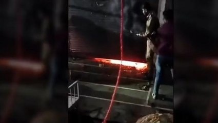 भोपाल: जब रेडीमेड कपड़े की दुकान में अचानक ऐसे लग गई आग, धू-धूकर जली..देखें VIDEO