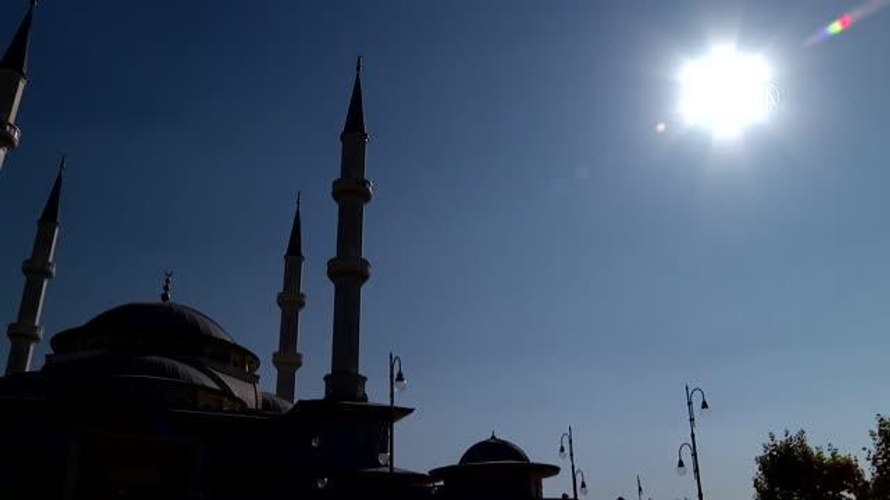 Vatandaşlar parçalı güneş tutulmasını farklı yöntemlerle izledi