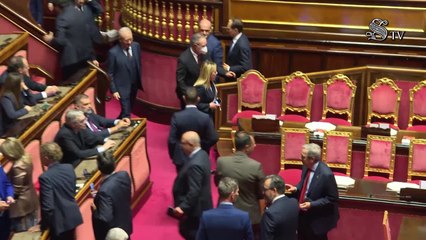 Governo, Meloni consegna il testo dell'intervento al Senato