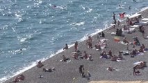 Antalya haberleri! Antalya'da güneş tutulmasıyla deniz keyfi