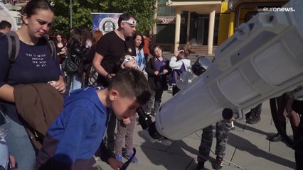 Как жители Косова наблюдали частное солнечное затмение