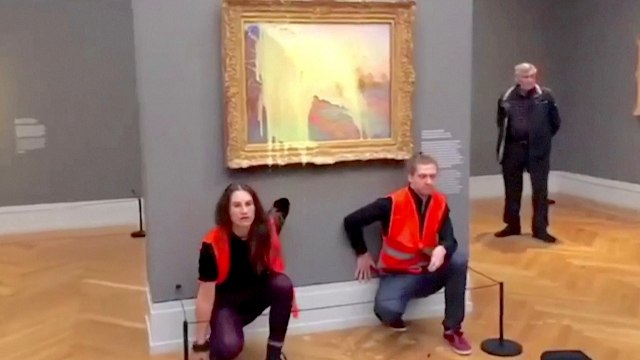 German Climate Activists Throw Potatoes at Monet Painting - TaiwanPlus News