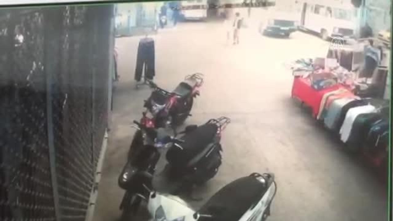 Aydın haber... Aydın'da bir kişinin yaralandığı bıçaklı kavga güvenlik kamerasına yansıdı