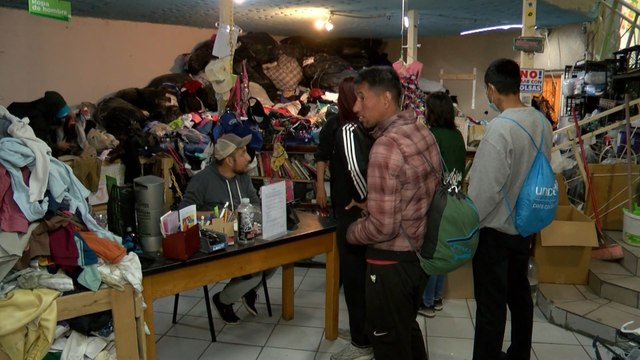 Gratis Tienda , la estrategia con la que mexicanos donan prendas de ropa a venezolanos varados en la frontera