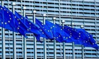 الاتحاد الأوروبي يشدد قيود السفر على من لم يتلق الجرعة التنشيطية ضد كورونا