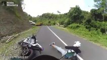 KURANG FOKUS - Auto Cium Aspal Kompilasi Kecelakaan Arogan Insiden Di Jalan Moment - 1