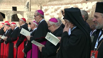 El papa fustiga la amenaza nuclear y clama por la paz