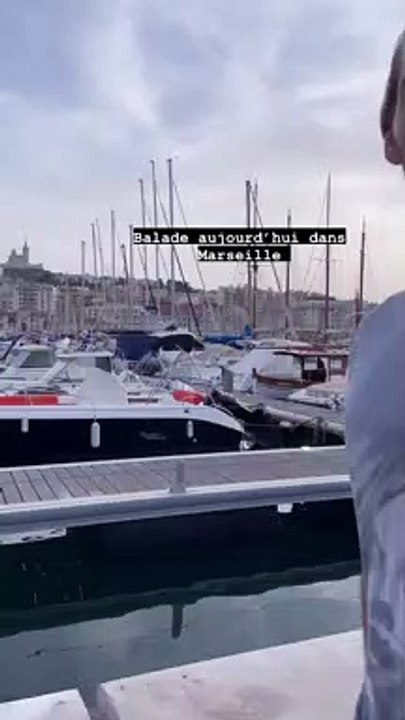 Camille Lacourt passe la journée à Marseille avec ses proches.