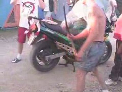 Le mans 2007 flam 750 gsxf 1100 gsxr rupture wheel