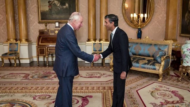 سوناك يبدأ مهام رئاسة وزراء بريطانيا باختبار صعب في توحيد المحافظين وإصلاح الاقتصاد