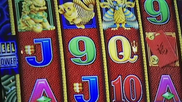 Calls for cashless gaming cards in pubs and clubs to prevent money laundering