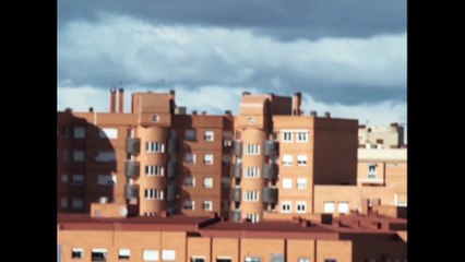 Una zona ajardinada demasiado tranquila para mí -  Trailer   english subt.