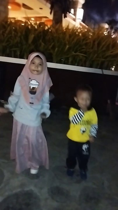si kakak lagi amai ami sama si adek katanya #utamaraya beach