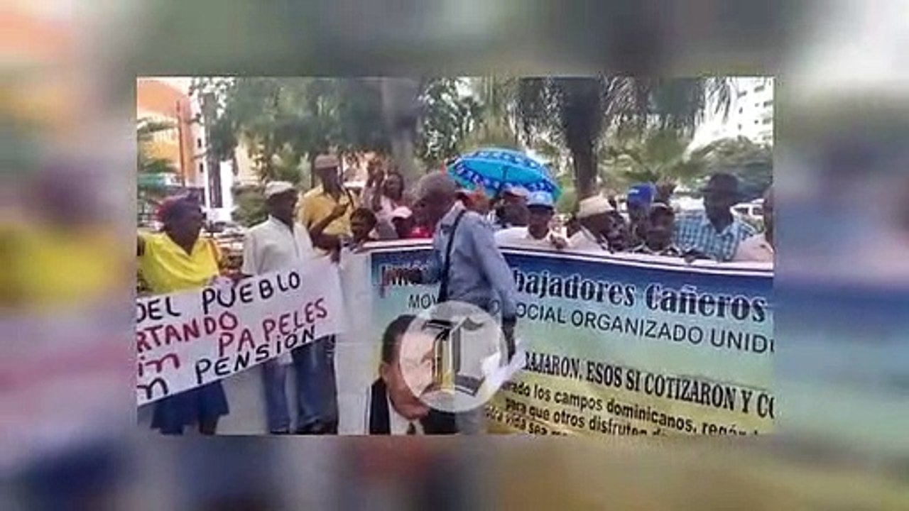 Decenas de trabajadores cañeros protestan frente a oficina del Defensor del Pueblo