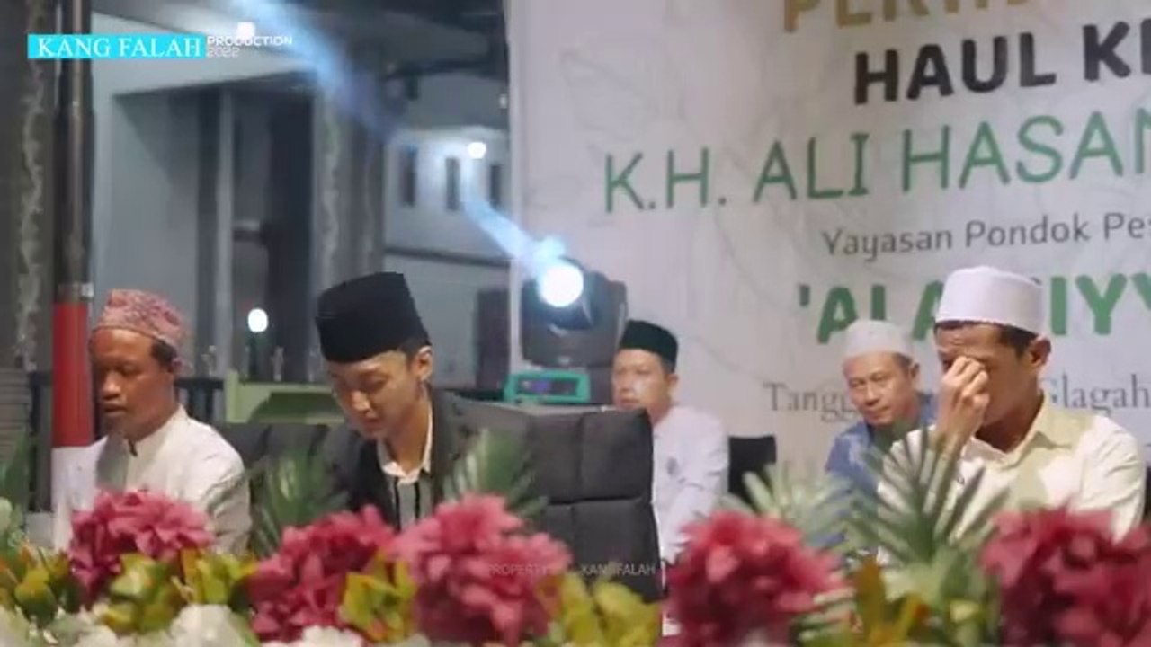 Sholawat merdu gus roqi feat gus azmi.  Khobbiri