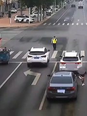 TAATLAH BERLALU LINTAS PATUHI ATURAN