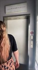 Asansörden İnen Anneye Konfeti Şakası