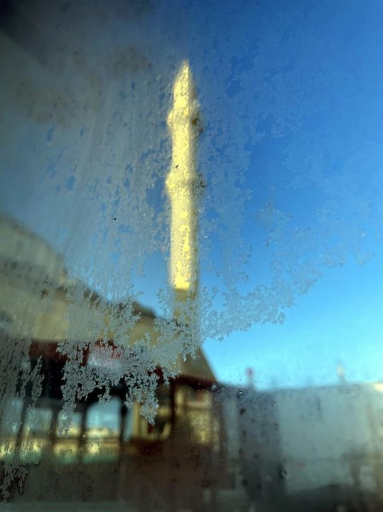 Kars haberi: Ardahan ve Kars'ta soğuk hava nedeniyle araçların camları buz tuttu