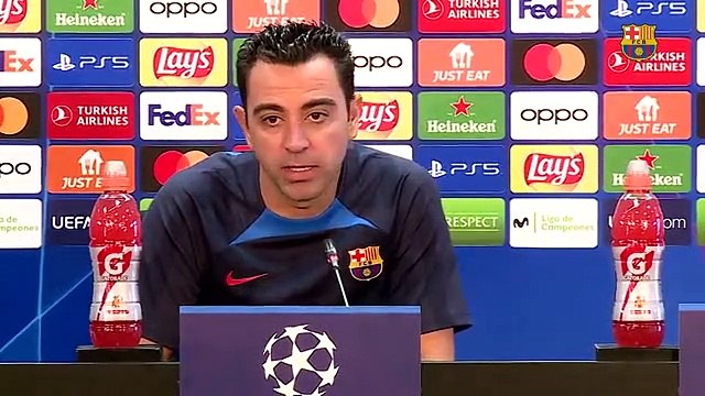 Xavi se deshace en elogios hacia Jules Koundé por su rendimiento / FCB