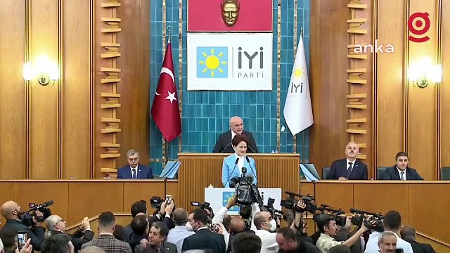 Ahmet Eşref Fakıbaba resmen İYİ Parti'de, rozetini Akşener taktı
