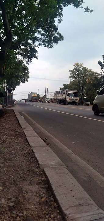 Jalur pantura sore hari
