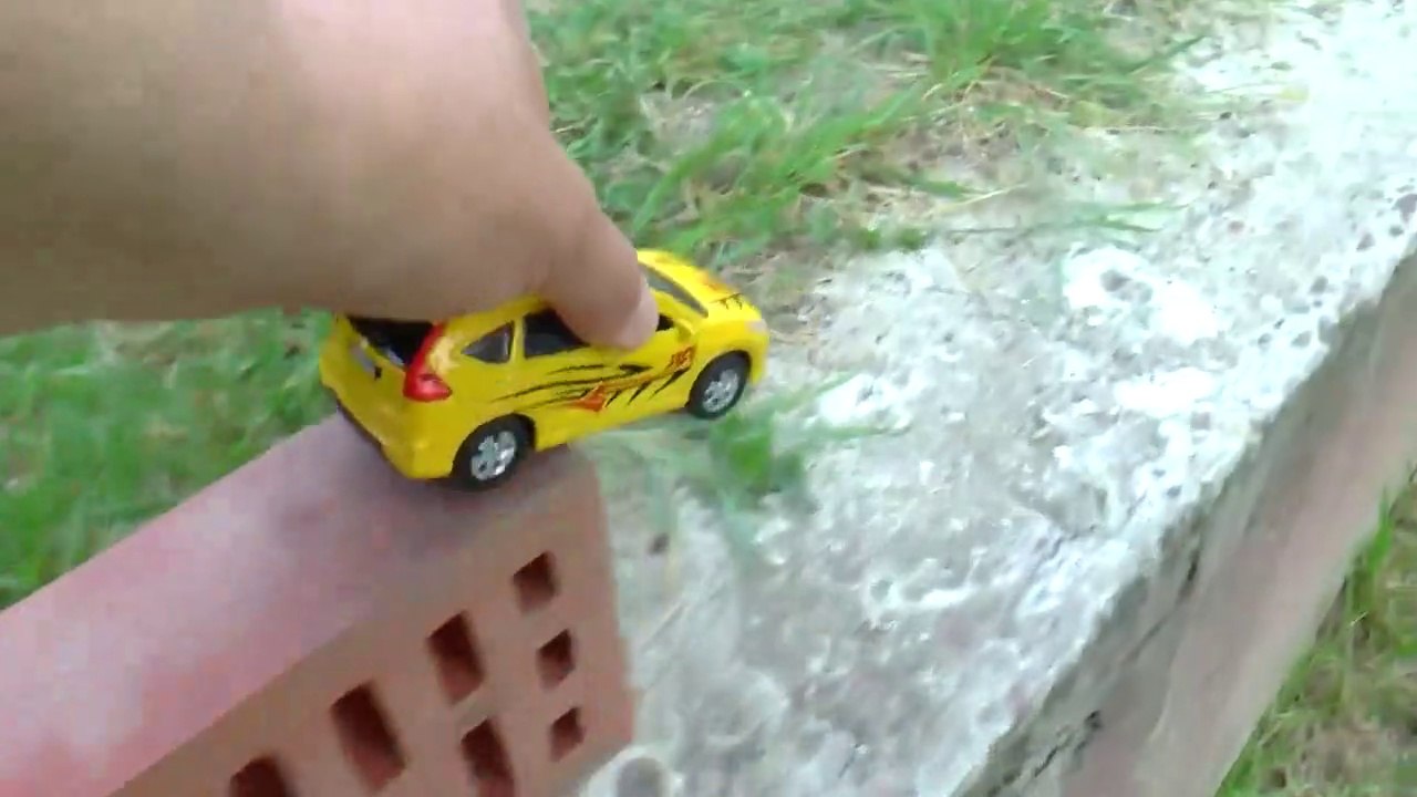 Looking for diecast car models in flowers and roll it down the slope for children video Play