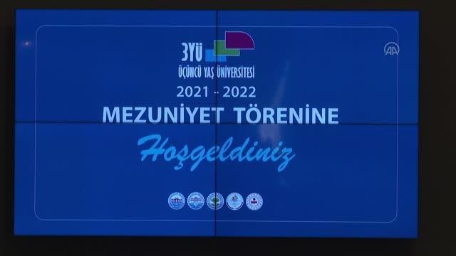 60 yaş üstü 59 kişi Üçüncü Yaş Üniversitesi'nden mezun oldu
