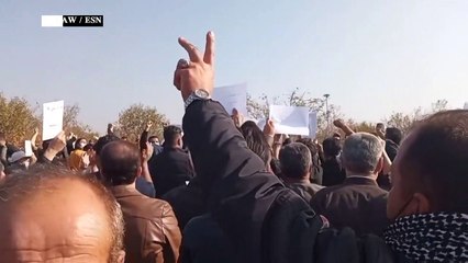 لقطات عبر مواقع التواصل لإيرانيين يتجمعون أمام ضريح مهسا أميني في الذكرى الأربعين لوفاتها