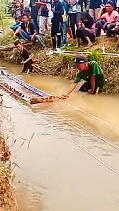 Lomba mainan perahu