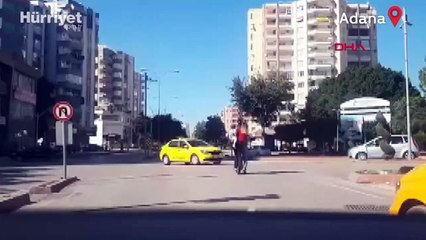 Skuterde 1'i bebek 3 kişinin tehlikeli yolculuğu kamerada