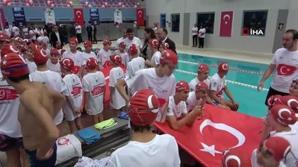 99 dakika boyunca durmadan kulaç attılar